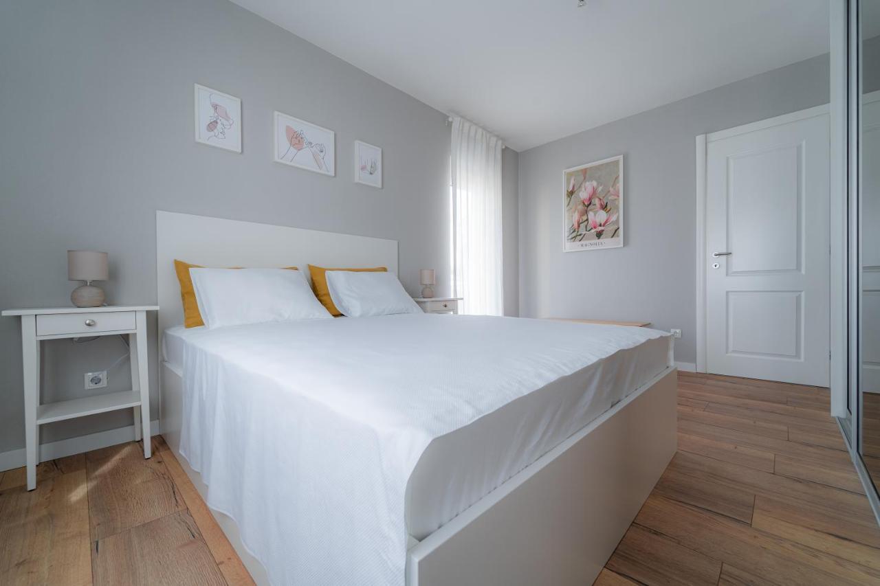 Luxury Apartment Laluna Kamen Luaran gambar