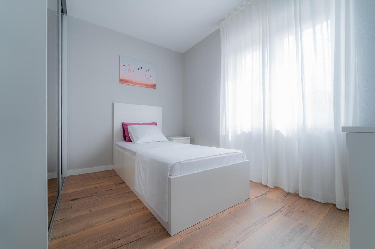 Luxury Apartment Laluna Kamen Luaran gambar
