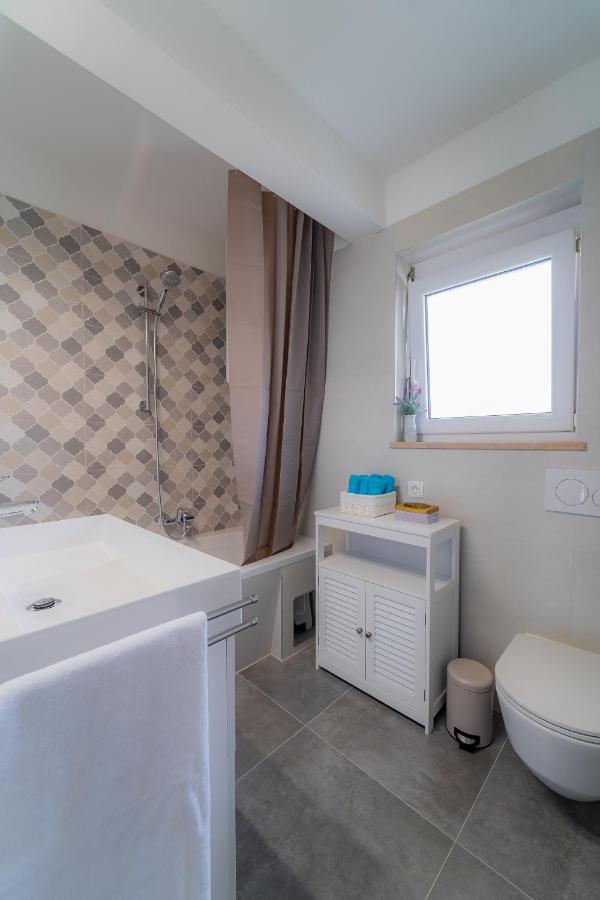Luxury Apartment Laluna Kamen Luaran gambar