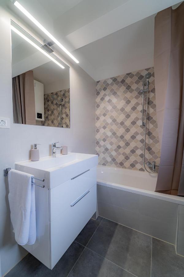 Luxury Apartment Laluna Kamen Luaran gambar